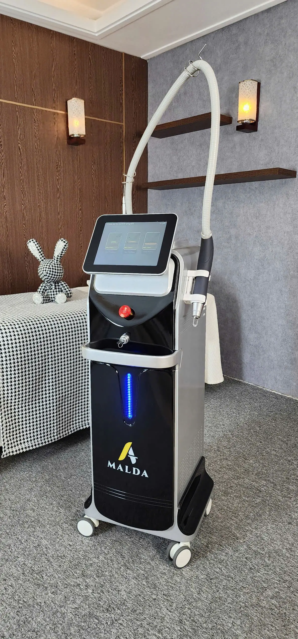 gioi thieu ve may laser xoa xam malda 6715ea5a987cc